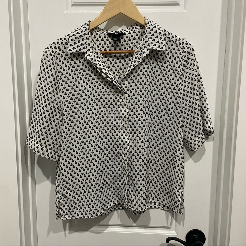 H&M short sleeved, patterned shirt